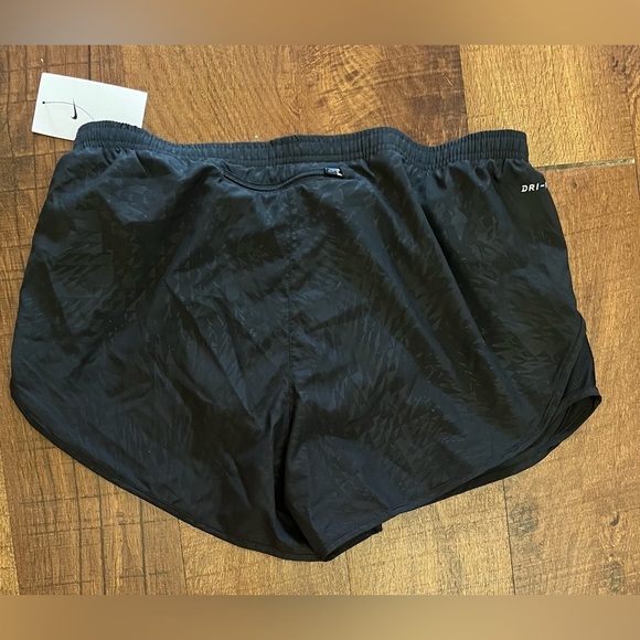 Nwt nike running shorts women sz large drifit - Picture 5 of 9